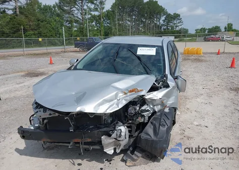 2017 Toyota Corolla Le z USA, uszkodzony, nr VIN 2T1BURHE2HC758621